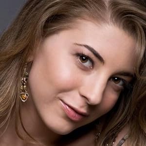 Author Amelia Rose Pinkis